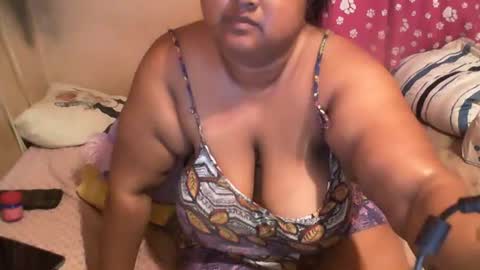 Snapshot of munniegalz1 chatting on 22, 6, 2026 your angel online show from 22, 6, 2026