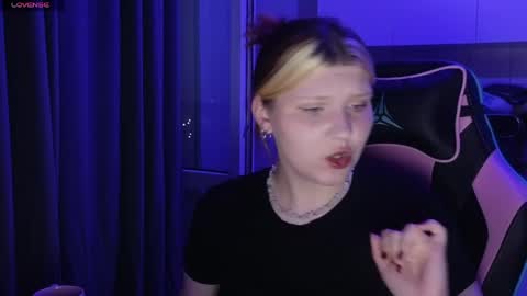 Snapshot of mura_muur chatting on 8, 6, 2026 Milana online show from 8, 6, 2026