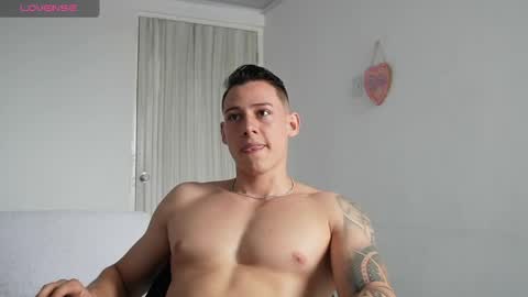 muscle_king_cum online show from 16, 4, 2026