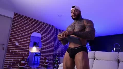 Snapshot of muscle_man19 chatting on 18, 12, 2025 Nick online show from 18, 12, 2025