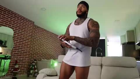 Snapshot of muscle_man19 chatting on 21, 12, 2025 Nick online show from 21, 12, 2025