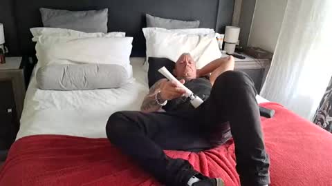 Snapshot of muscledaddy69s chatting on 24, 4, 2026 muscledaddy69s online show from 24, 4, 2026