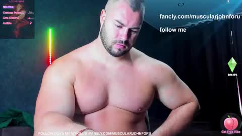 Snapshot of muscularjohnforu chatting on 29, 9, 2025 click icon for peach online show from 29, 9, 2025