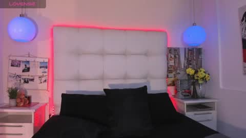 mxli_divine_ online show from 3, 8, 2026