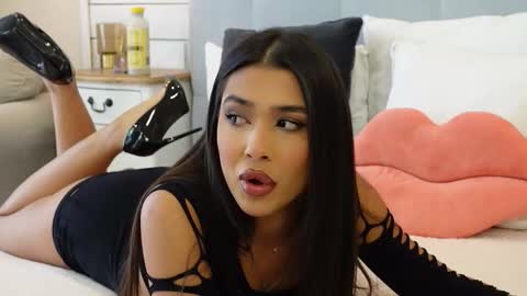 Snapshot of myamuse chatting on 20, 10, 2025 MyaMuse online show from 20, 10, 2025