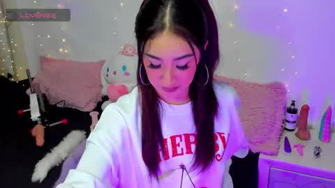 Snapshot of myeong_ chatting on 10, 11, 2025 online show from 10, 11, 2025