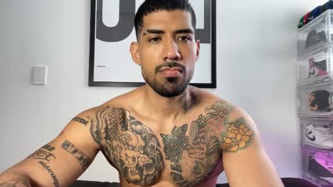 Snapshot of myke_esthetic chatting on 4, 10, 2025 Myke esthetic online show from 4, 10, 2025