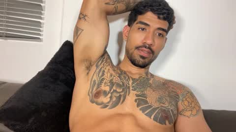 Snapshot of myke_esthetic chatting on 17, 12, 2025 Myke esthetic online show from 17, 12, 2025