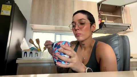 Snapshot of mykinkybunny chatting on 24, 4, 2026 jacke BUNNY online show from 24, 4, 2026
