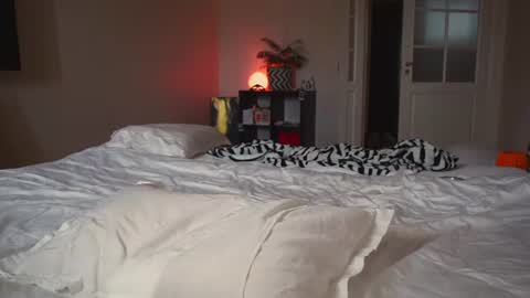 Snapshot of mynaughtynights chatting on 8, 7, 2026 Sima online show from 8, 7, 2026
