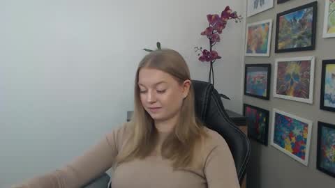 Snapshot of mysteryericax chatting on 21, 4, 2026 Erica online show from 21, 4, 2026