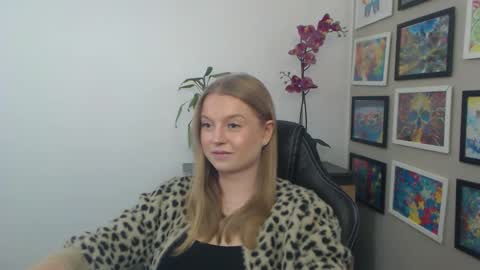 Snapshot of mysteryericax chatting on 23, 4, 2026 Erica online show from 23, 4, 2026