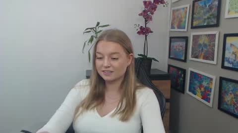 Snapshot of mysteryericax chatting on 24, 4, 2026 Erica online show from 24, 4, 2026