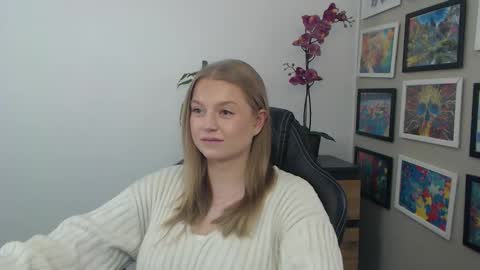 Snapshot of mysteryericax chatting on 27, 4, 2026 Erica online show from 27, 4, 2026