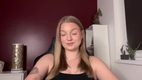 Snapshot of mysteryericax chatting on 5, 5, 2026 Erica online show from 5, 5, 2026