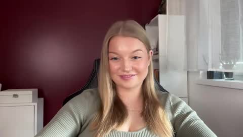 Snapshot of mysteryericax chatting on 8, 5, 2026 Erica online show from 8, 5, 2026