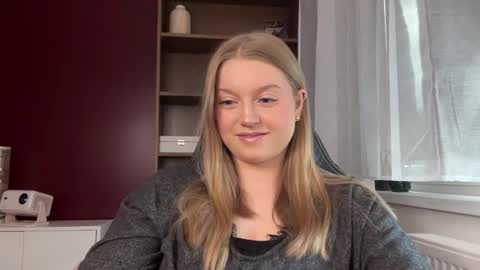 Snapshot of mysteryericax chatting on 20, 5, 2026 Erica online show from 20, 5, 2026