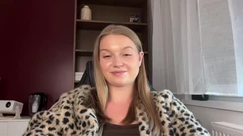 Snapshot of mysteryericax chatting on 28, 5, 2026 Erica online show from 28, 5, 2026