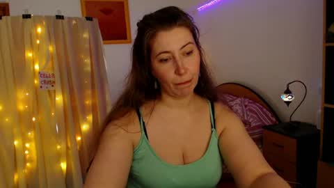 Snapshot of mystydew chatting on 19, 5, 2026 MystyDew online show from 19, 5, 2026