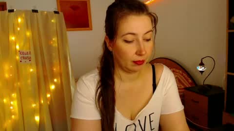 Snapshot of mystydew chatting on 20, 5, 2026 MystyDew online show from 20, 5, 2026