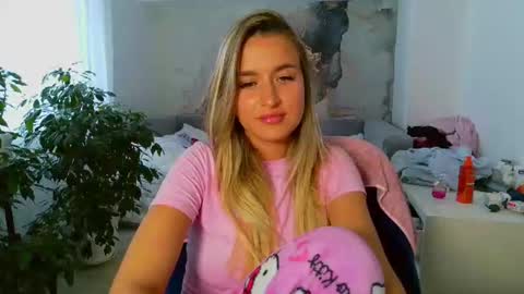 Snapshot of n0names chatting on 23, 7, 2026 Eva online show from 23, 7, 2026