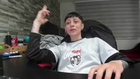Snapshot of n3utro444 chatting on 12, 6, 2026 n3utro444 online show from 12, 6, 2026