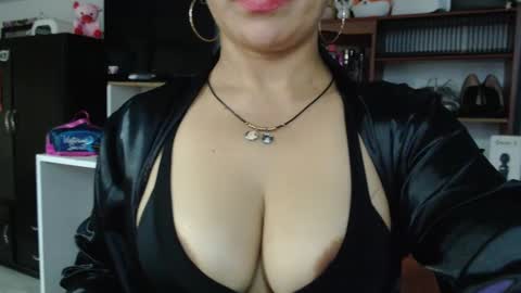 Nadia  online show from 5, 2, 2025