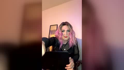 nadia_crivello online show from 23, 12, 2025