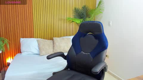 N A H I A online show from 10, 10, 2025