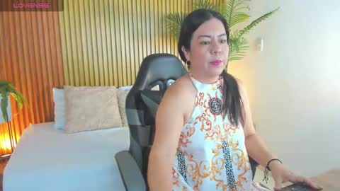 N A H I A online show from 28, 10, 2025