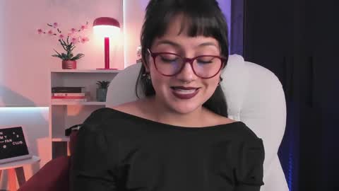 Nahia INDEPENDENT MODEL P online show from 10, 4, 2026