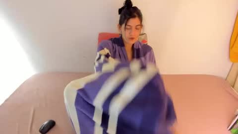 independent model online show from 9, 2, 2025