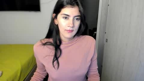 independent model online show from 17, 12, 2025