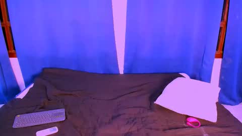 Nahomy online show from 25, 10, 2025