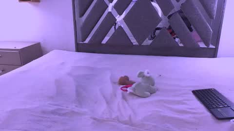 Nahomy online show from 11, 11, 2025