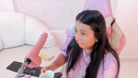 Nahomy Roberts online show from 12, 3, 2026