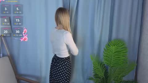 Hello im Lola online show from 19, 11, 2025