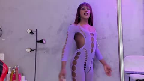 Snapshot of naomi__blair chatting on 25, 4, 2026 Naomi Blair online show from 25, 4, 2026