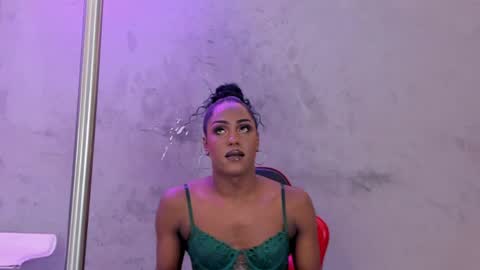 Snapshot of naomi__blair chatting on 11, 5, 2026 Naomi Blair online show from 11, 5, 2026