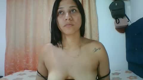 Snapshot of naomi_sweet420 chatting on 5, 11, 2025 Mia online show from 5, 11, 2025