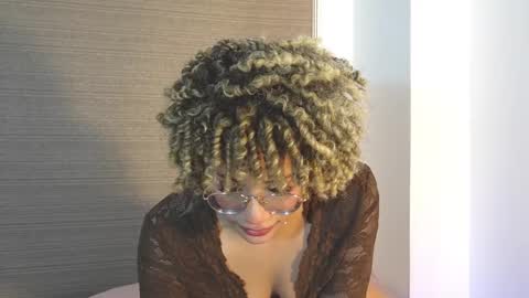 naomidawson online show from 25, 11, 2025