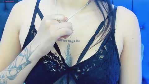 Snapshot of naomifrost chatting on 1, 11, 2025 Naomi Frost online show from 1, 11, 2025