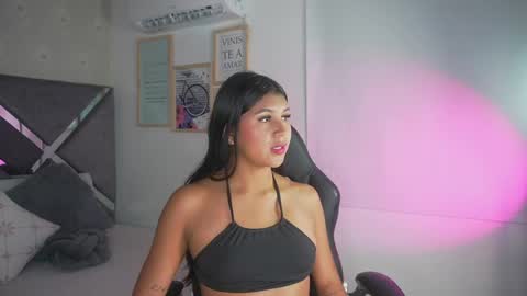 Naomi-Gray  online show from 25, 4, 2026
