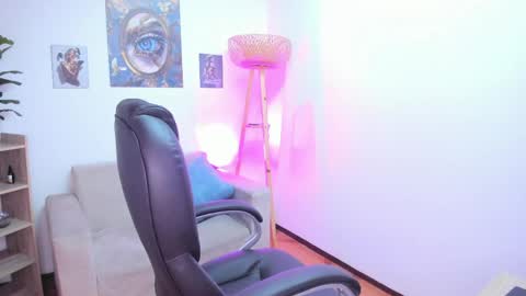N A O M I  online show from 9, 6, 2026