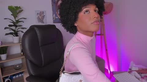 N A O M I  online show from 25, 6, 2026