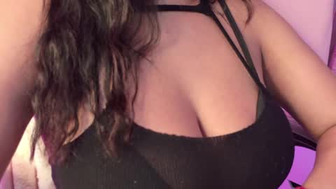 Snapshot of naomy_gomez_ chatting on 25, 4, 2026 Naomy online show from 25, 4, 2026
