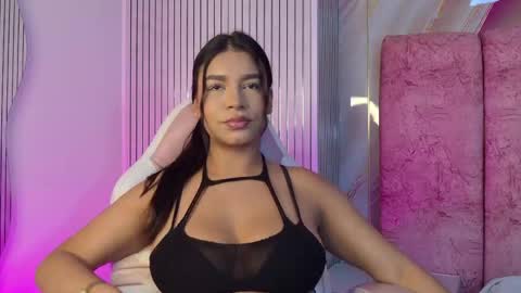 Snapshot of naomy_gomez_ chatting on 10, 5, 2026 Naomy online show from 10, 5, 2026