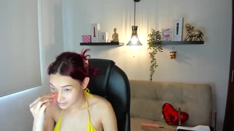 Snapshot of naomy_hot04 chatting on 17, 5, 2026 naomy online show from 17, 5, 2026