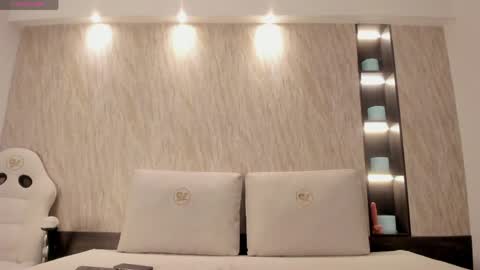 nara black  online show from 13, 4, 2026