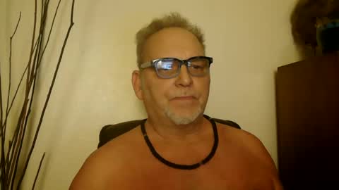 Daddy online show from 4, 1, 2025